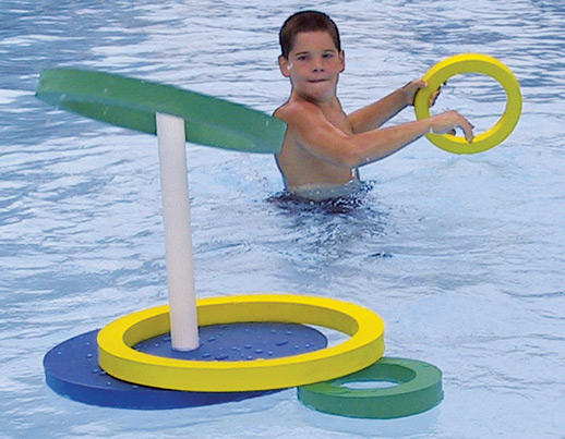 Jeau d'anneau en mousse pour la piscine